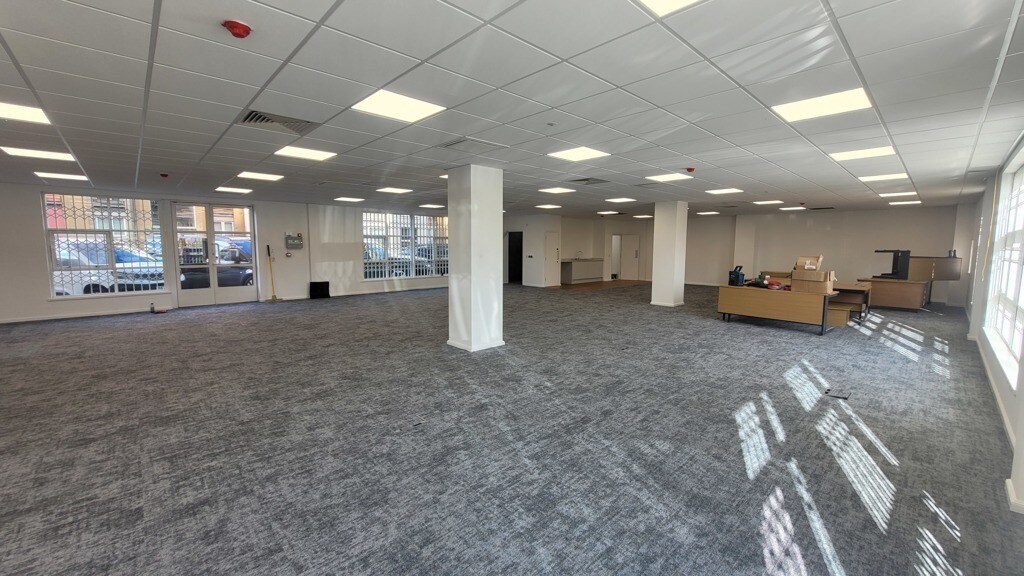 Queens Gdn, Hull for lease Interior Photo- Image 1 of 3