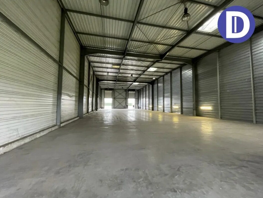 Flex in Ennery for lease Interior Photo- Image 1 of 4