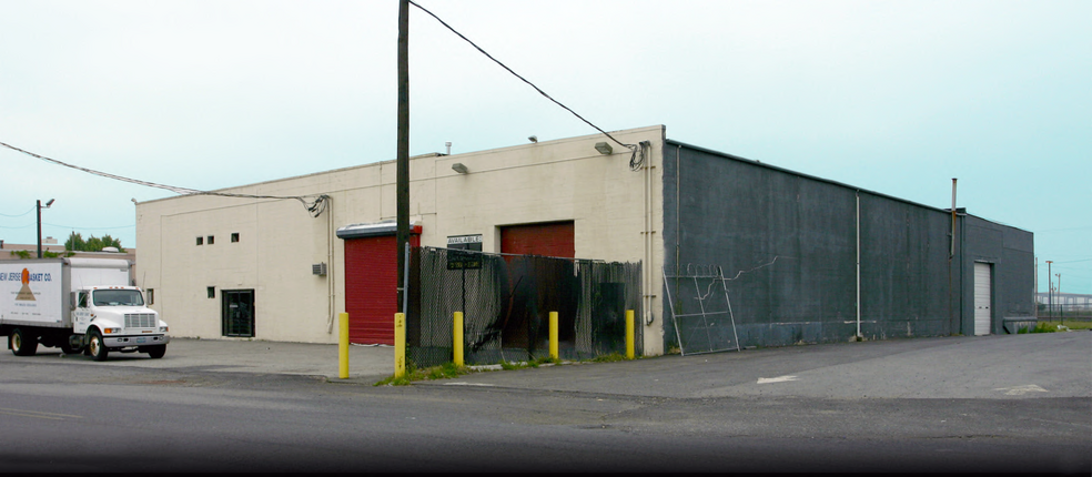 900 Castle Rd, Secaucus, NJ for lease - Building Photo - Image 1 of 2