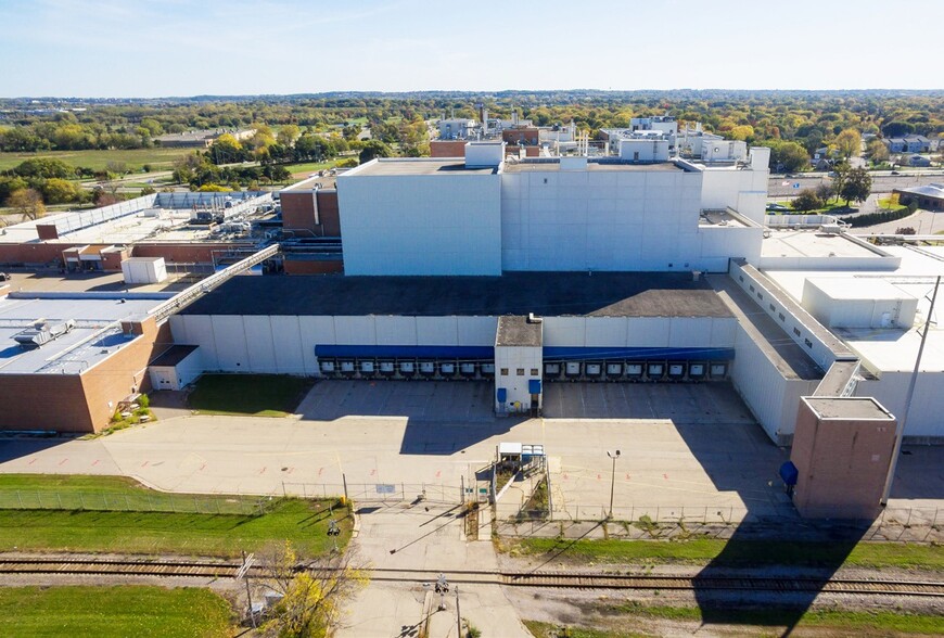 910 Oscar Ave, Madison, WI for lease - Building Photo - Image 3 of 5