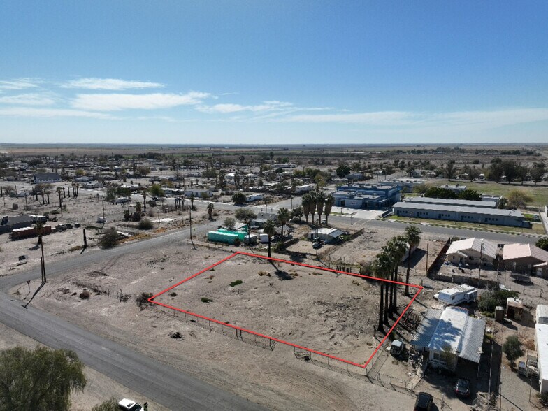 15 E 3rd St, Niland, CA 92257