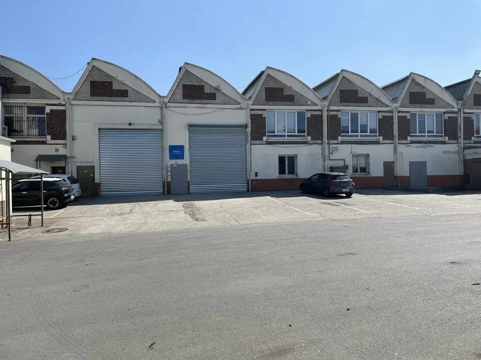 Flex in Bobigny for lease Building Photo- Image 1 of 11