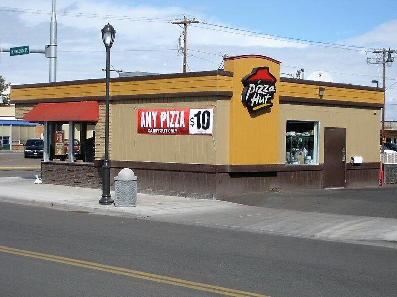 211 W 2nd St, Grandview, WA 98930