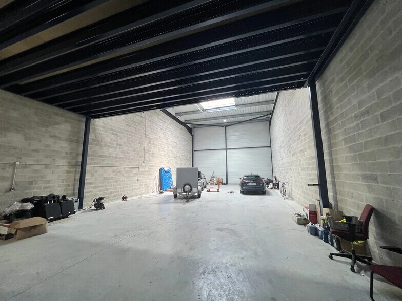 Flex in FRÉPILLON for lease - Building Photo - Image 3 of 10