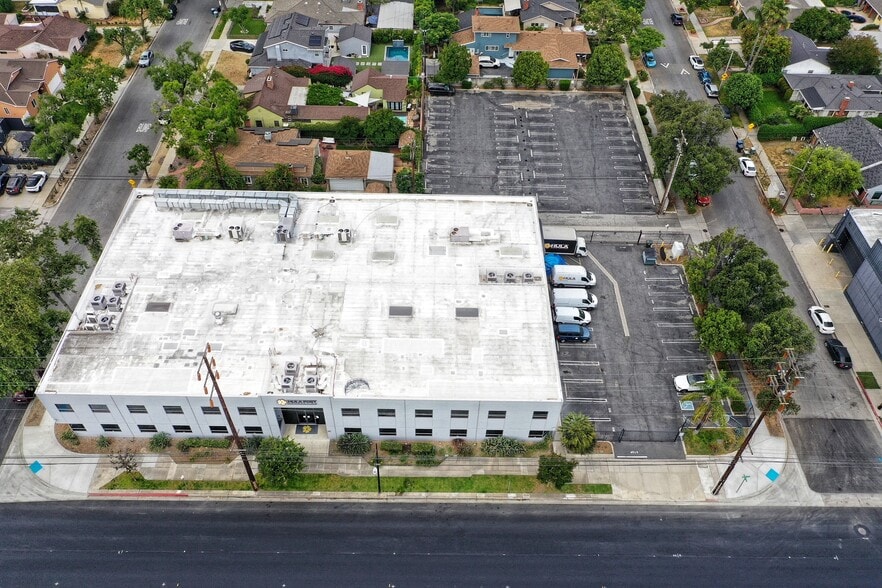1111 S Victory Blvd, Burbank, CA for lease - Building Photo - Image 2 of 14
