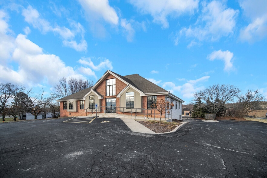 4338 Morsay Dr, Rockford, IL for sale - Building Photo - Image 3 of 29