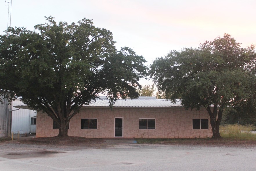 4400 W Oak St, Palestine, TX for sale - Building Photo - Image 1 of 1