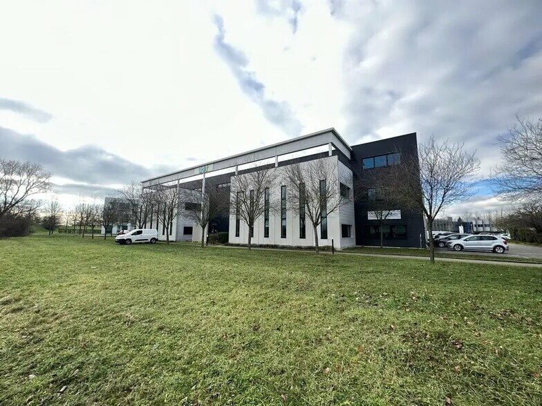 Office in Entzheim for lease - Building Photo - Image 2 of 7