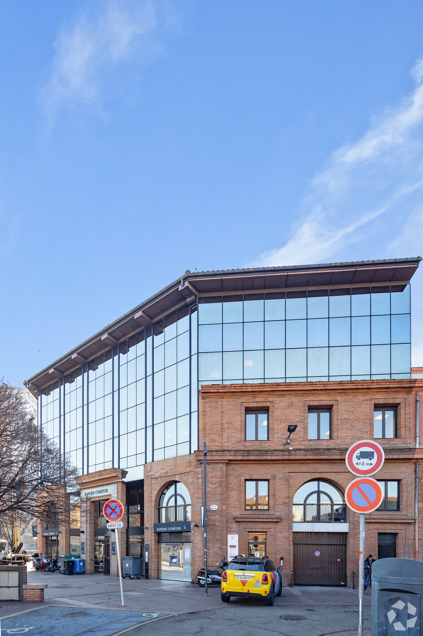 18 Place Roguet, Toulouse for lease Primary Photo- Image 1 of 6