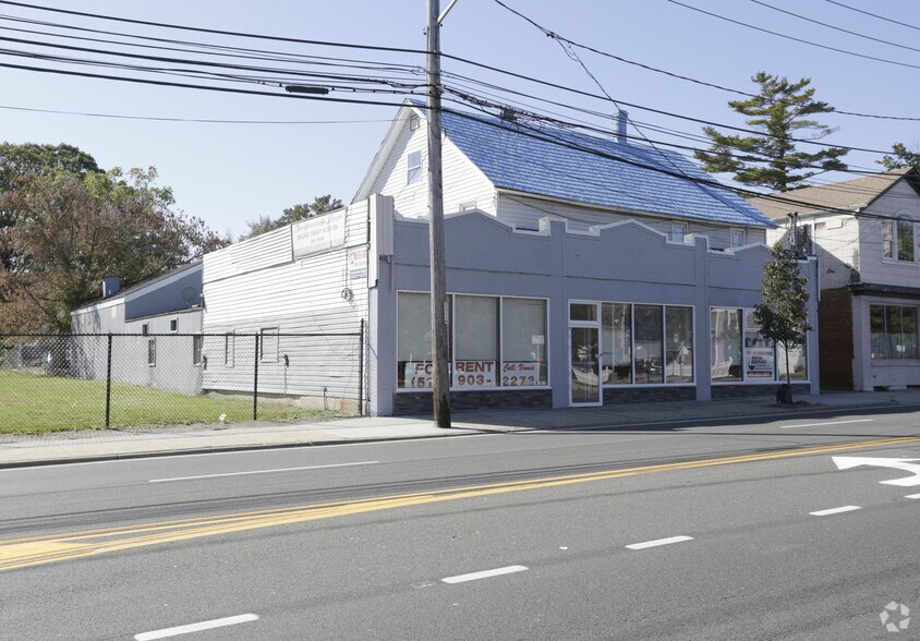 114-118 W Main St, Smithtown, NY for sale - Primary Photo - Image 1 of 1