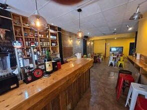 Retail in Barcelona, Barcelona for lease Interior Photo- Image 2 of 9