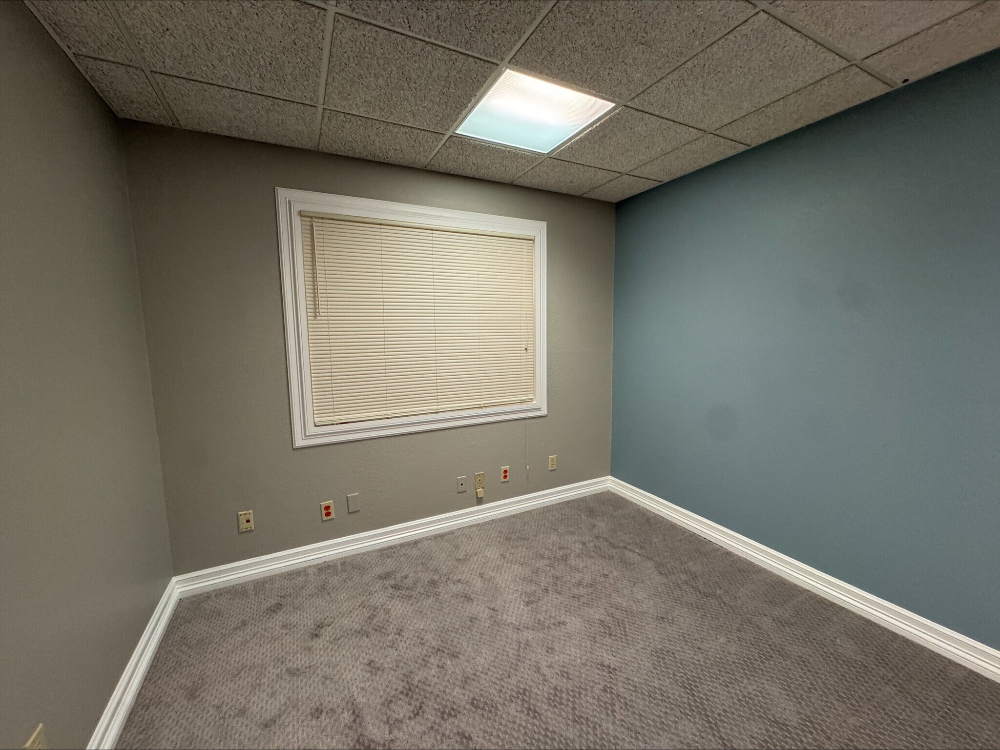 1615 W Abram St, Arlington, TX for lease Interior Photo- Image 1 of 5