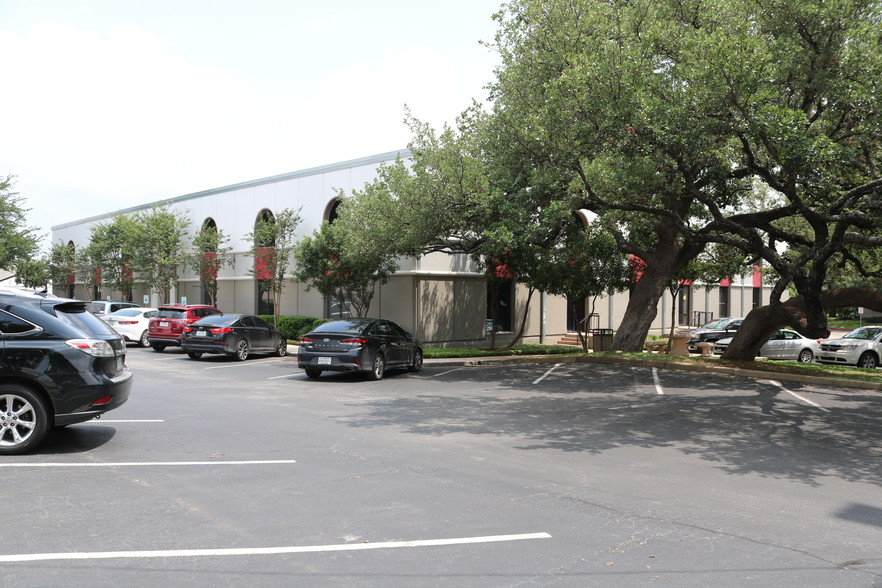 1600 NE Loop 410, San Antonio, TX for lease - Building Photo - Image 3 of 5