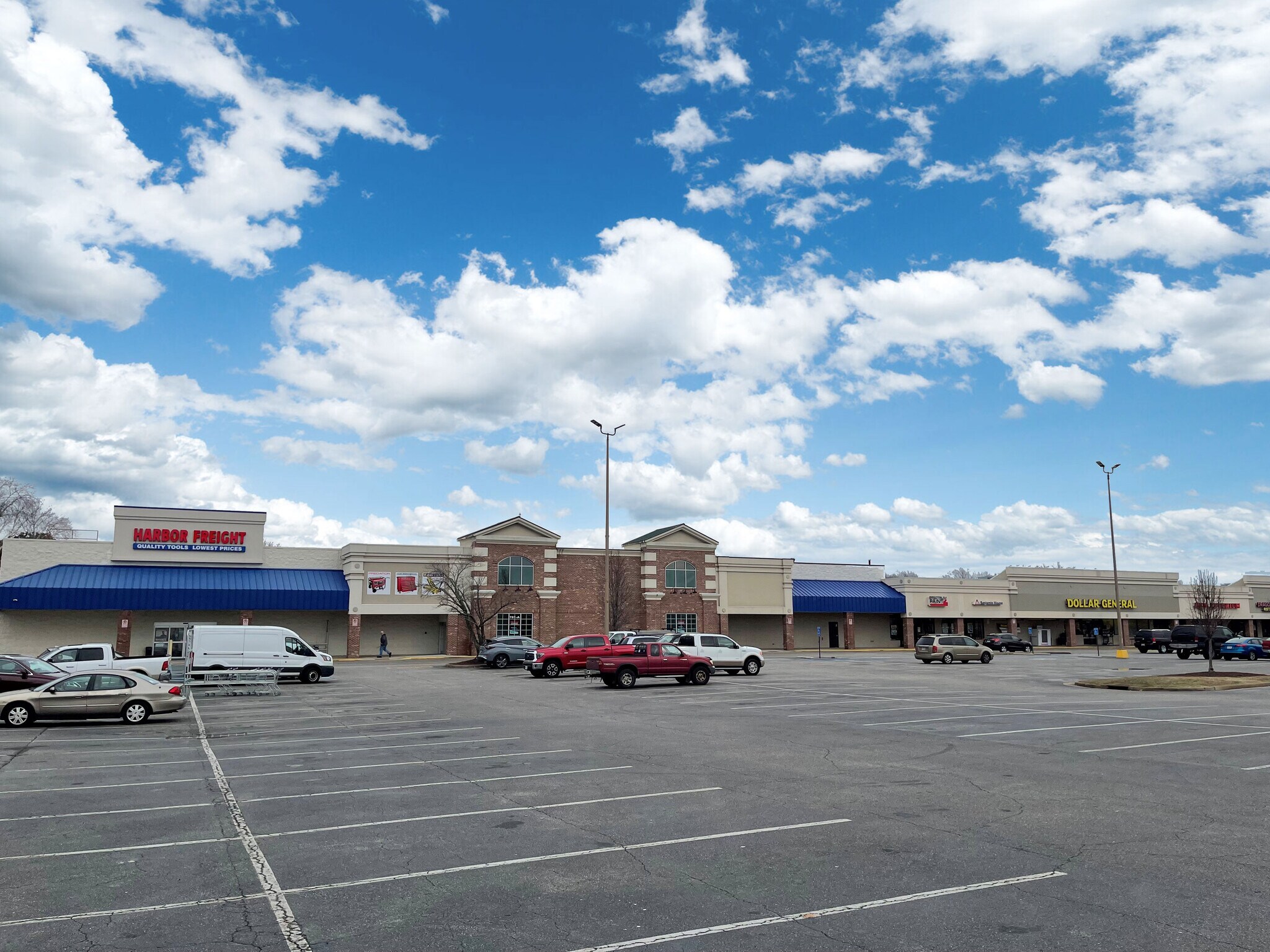 701 N Battlefield Blvd, Chesapeake, VA 23320 Woodford Square