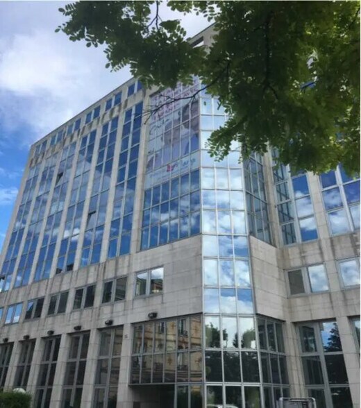 Office in Charenton-le-Pont for lease - Building Photo - Image 1 of 7