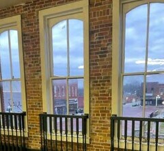 102-104 S Independence St, Harrisonville, MO for sale Interior Photo- Image 2 of 2