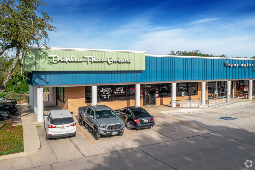 8434-8498 Fredericksburg Rd, San Antonio, TX for lease - Building Photo - Image 2 of 10