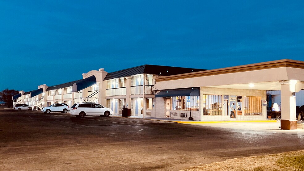 632 Westport Blvd, Salina, KS 67401