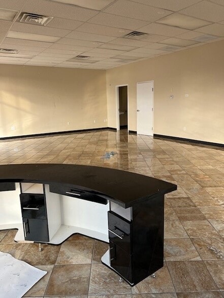 1720 Kingsway Dr, Cape Girardeau, MO for lease - Interior Photo - Image 3 of 4