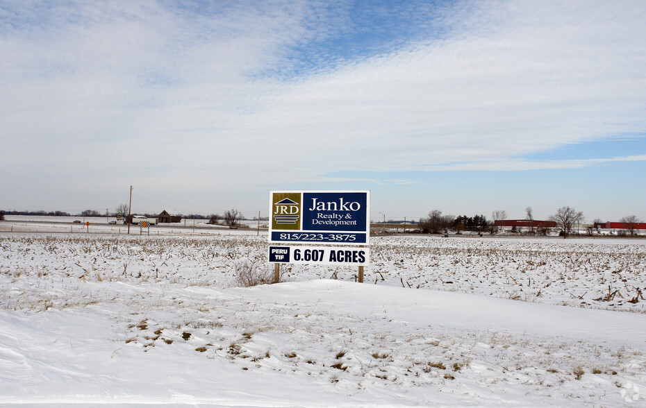 Cougar Dr, Peru, IL for sale - Primary Photo - Image 1 of 3