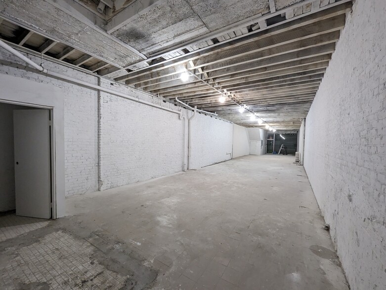 223 W 36th St, New York, NY for lease - Interior Photo - Image 3 of 5