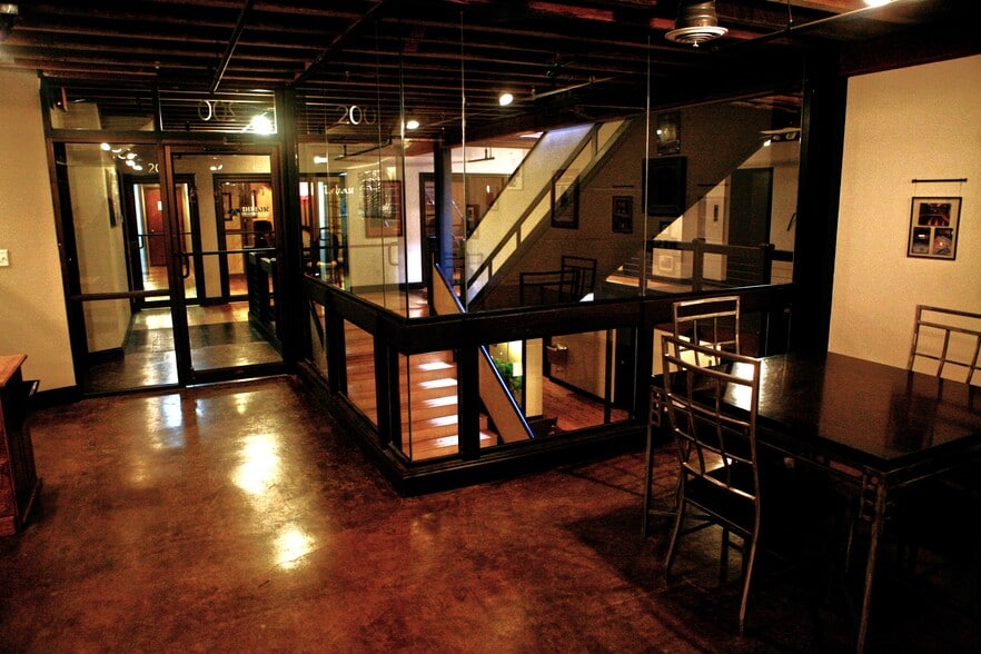 247 Broad St, Kingsport, TN for sale - Building Photo - Image 2 of 6