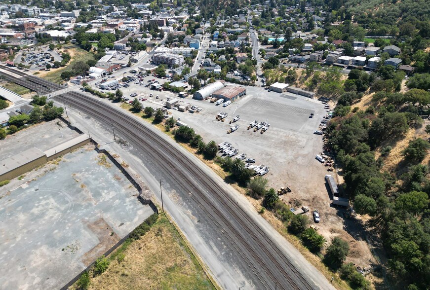 211 Foster St, Martinez, CA for lease - Building Photo - Image 1 of 3