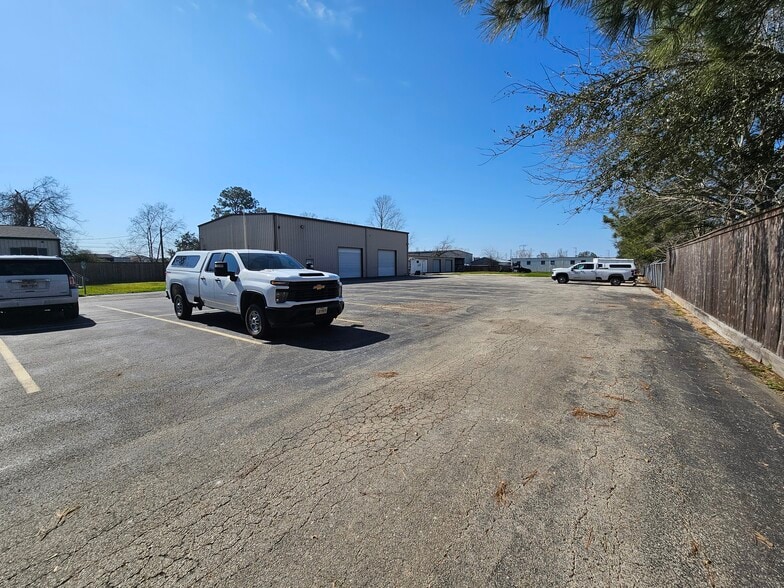 304 Meadow Ln, Kemah, TX for lease - Building Photo - Image 3 of 36