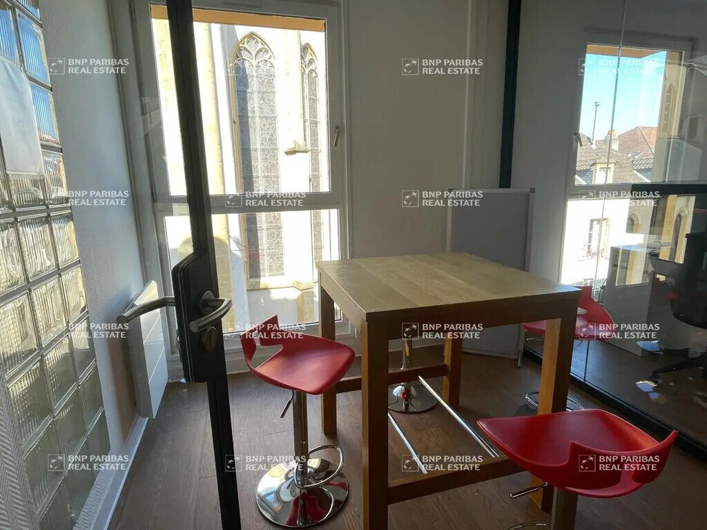 Vente Bureaux 267 m² - Photo 1