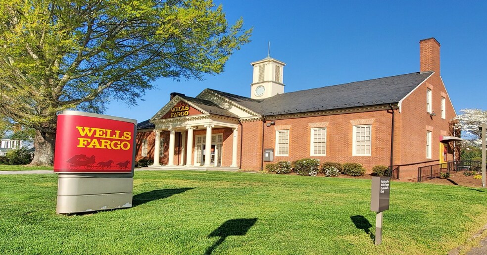 258 S Main St, Amherst, VA 24521