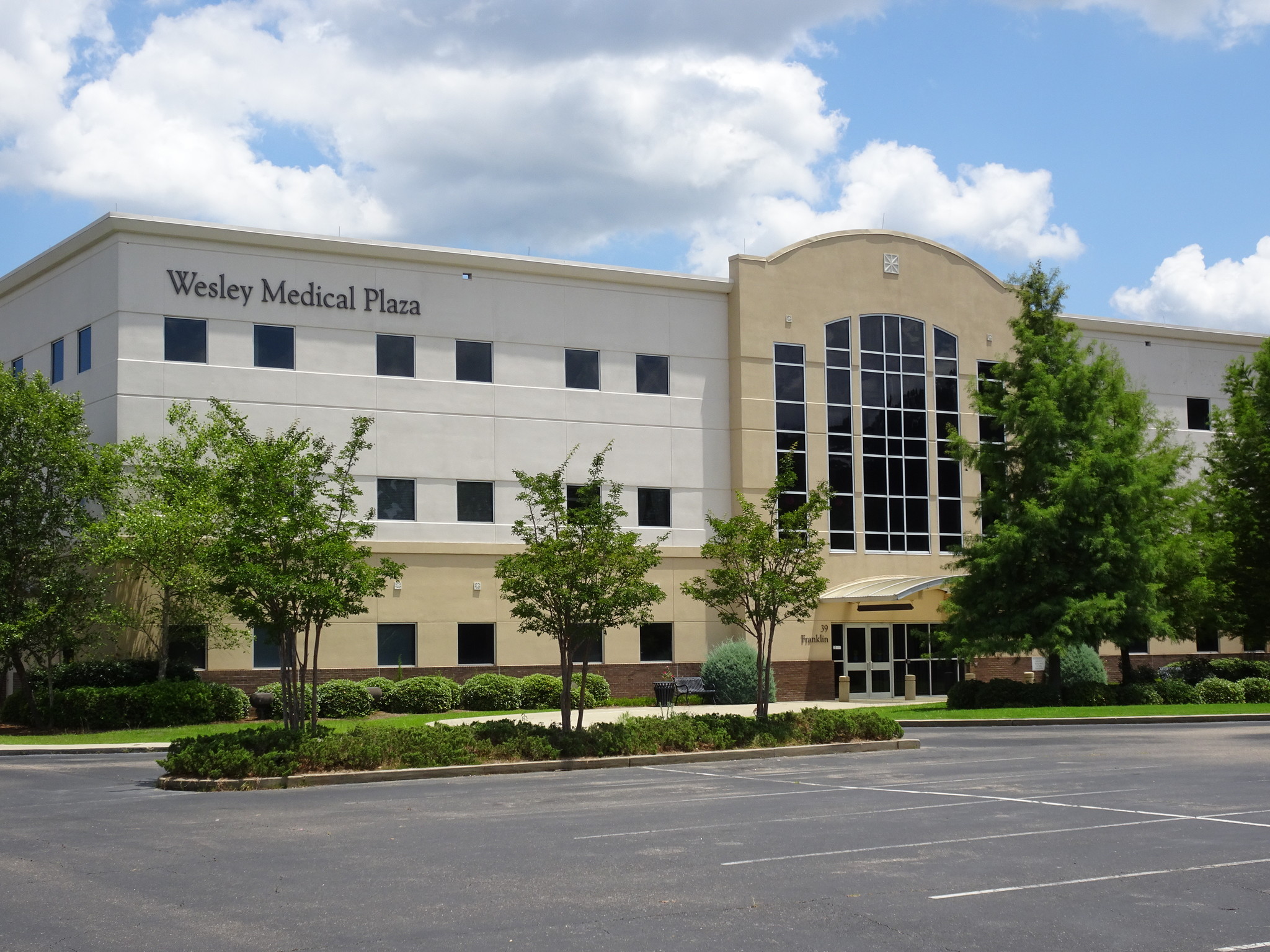 39 Franklin Rd, Hattiesburg, MS for lease Building Photo- Image 1 of 2