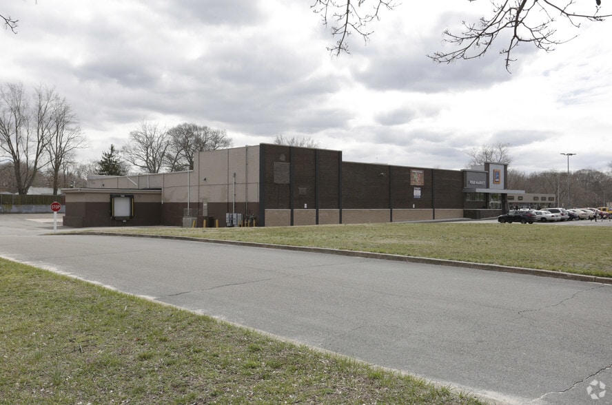 624-640 Middle Country Rd, Selden, NY for lease - Building Photo - Image 3 of 7