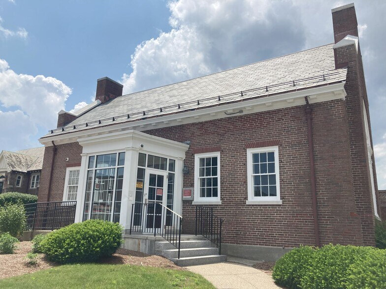 1 Chestnut St, West Newton, MA 02465 1 Chestnut Street, West Newton, MA