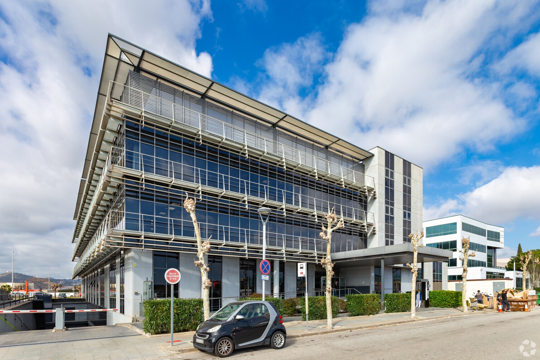 Office in El Prat de Llobregat, Barcelona for lease Primary Photo- Image 1 of 4