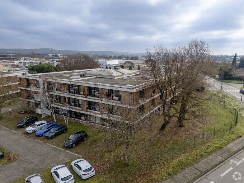 Office in Toulouse for lease - Aerial - Image 2 of 2