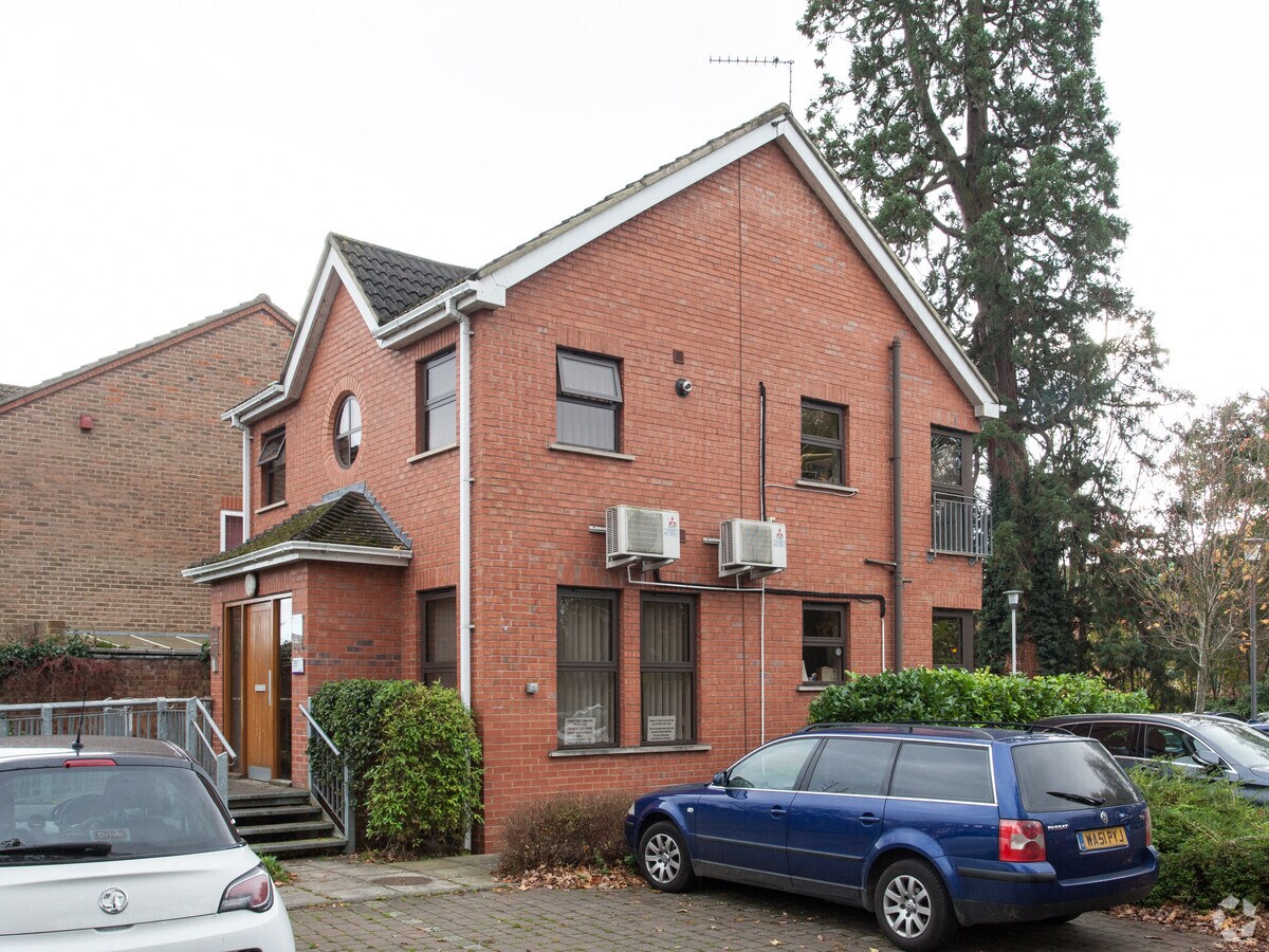 Riversdell Clos, Chertsey, SRY KT16 9JU