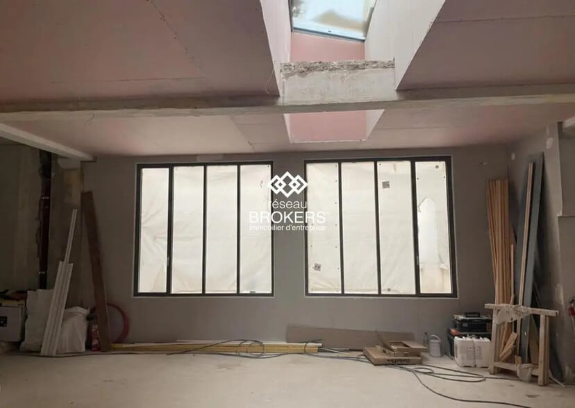 Retail in Paris for lease - Interior Photo - Image 3 of 11