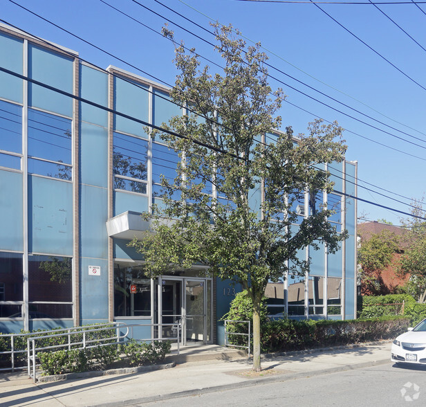 123 Grove Ave, Cedarhurst, NY for lease - Building Photo - Image 3 of 3