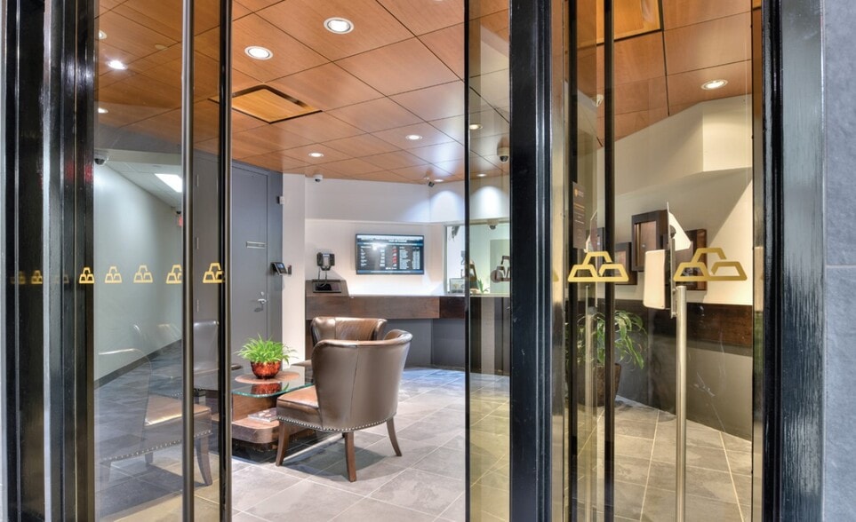 620-636 Rue Cathcart, Montréal, QC for lease - Building Photo - Image 3 of 9