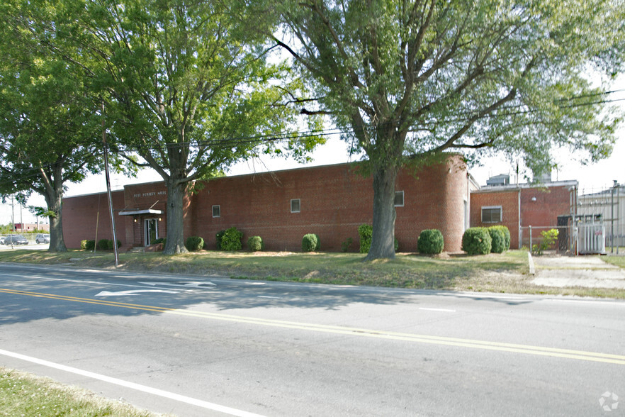 2119 W Webb Ave, Burlington, NC for lease - Primary Photo - Image 1 of 2