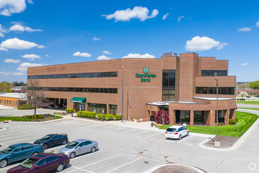 8700 Monrovia, Lenexa, KS for lease - Primary Photo - Image 1 of 3