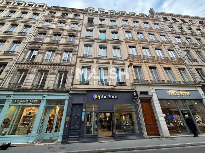 Office in Lyon for lease - Building Photo - Image 1 of 8