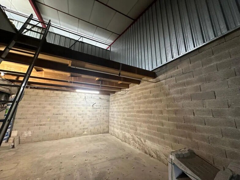 Industrial in Roquebrune-sur-Argens for lease - Interior Photo - Image 2 of 7