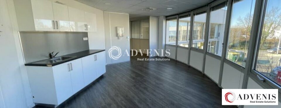 Office in Mérignac for lease Interior Photo- Image 1 of 7