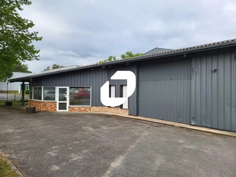 Office in Gradignan for lease - Building Photo - Image 1 of 19