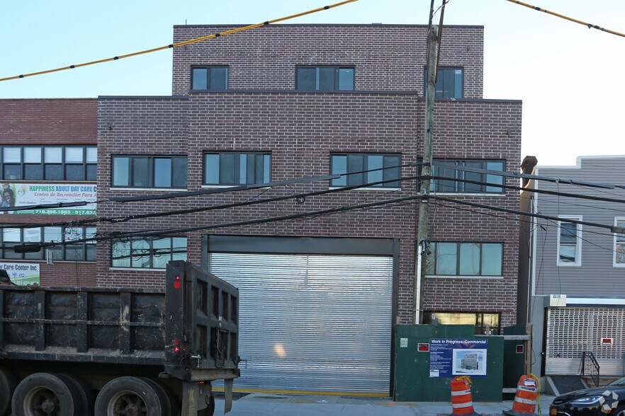 4907 69th St, Woodside, NY 11377 office space 750 per month