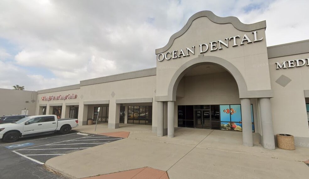 1620 S Padre Island Dr, Corpus Christi, TX for lease - Building Photo - Image 2 of 4