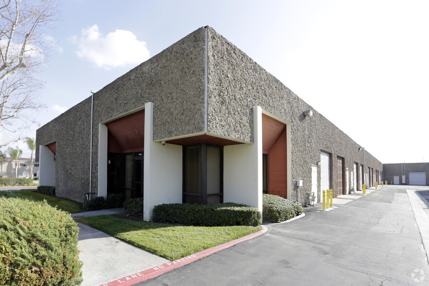 2223-2320 S Fairview St, Santa Ana, CA for lease - Building Photo - Image 2 of 20