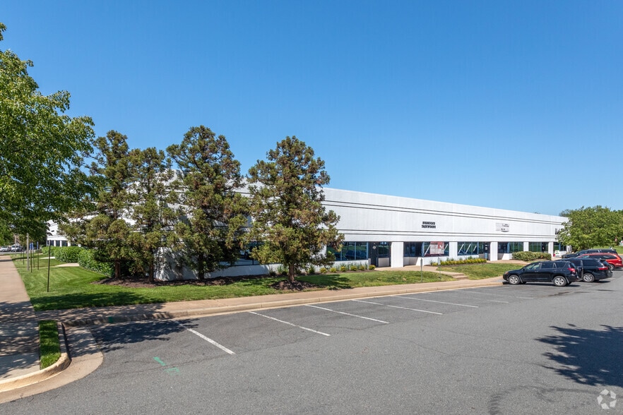 14155 Sullyfield Cir, Chantilly, VA for lease - Primary Photo - Image 1 of 7