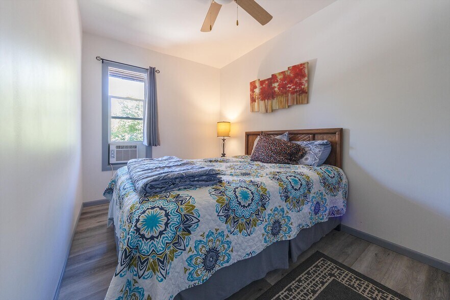 708 Mills St, Kalamazoo, MI 49001 7 Unit Apt or Short Term Rental Business